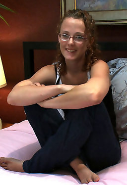 BRAND NEW NEVER BEEN IN PORN AMATEUR COLLEGE GIRL MACHINE FUCKED UNTIL SHE CUMS 10 TENS.