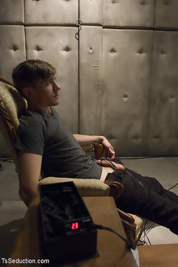 Medical role play 3some with hot ass pounding domination by Venus as she fucks her way through a dude & a girl. Cum everywhere...